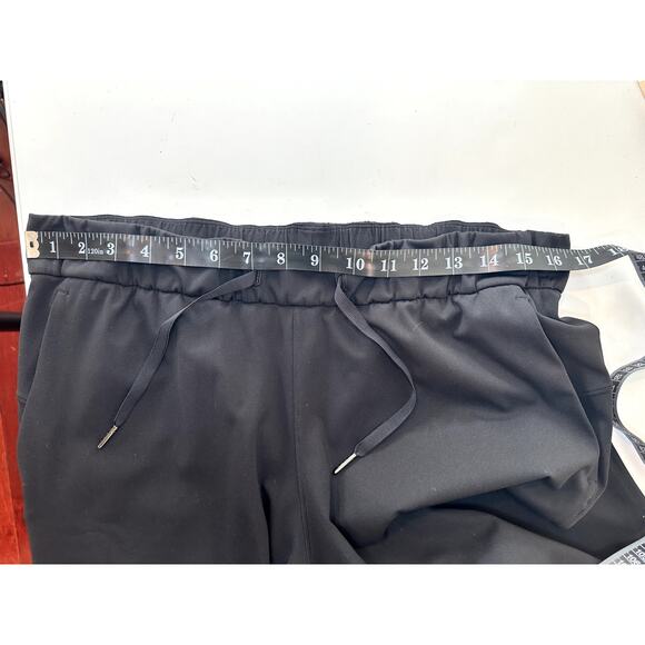 Lululemon Women’s Size 10 Black Crop Leggings With Side Pockets Mid/High Rise - Picture 11 of 11